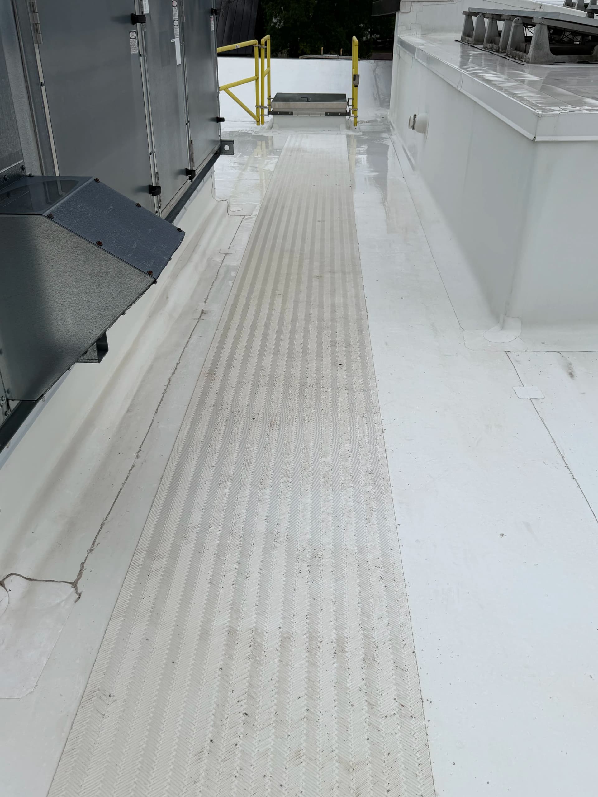 Gallery photos for 16,000 Sqft Commercial Rubber Roof Wash With 500 Solar Panels: Image #9