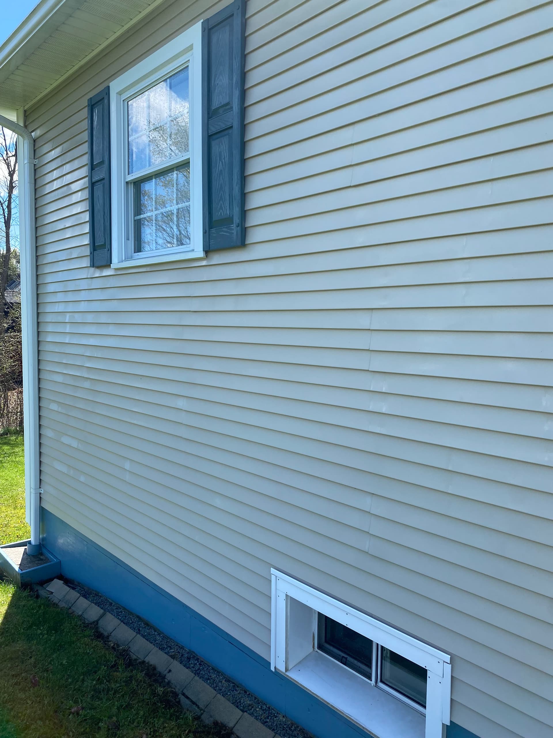 Gallery photos for Vinyl Siding Soft Wash Clears Lichen and Mildew in Barre Town: Image #1