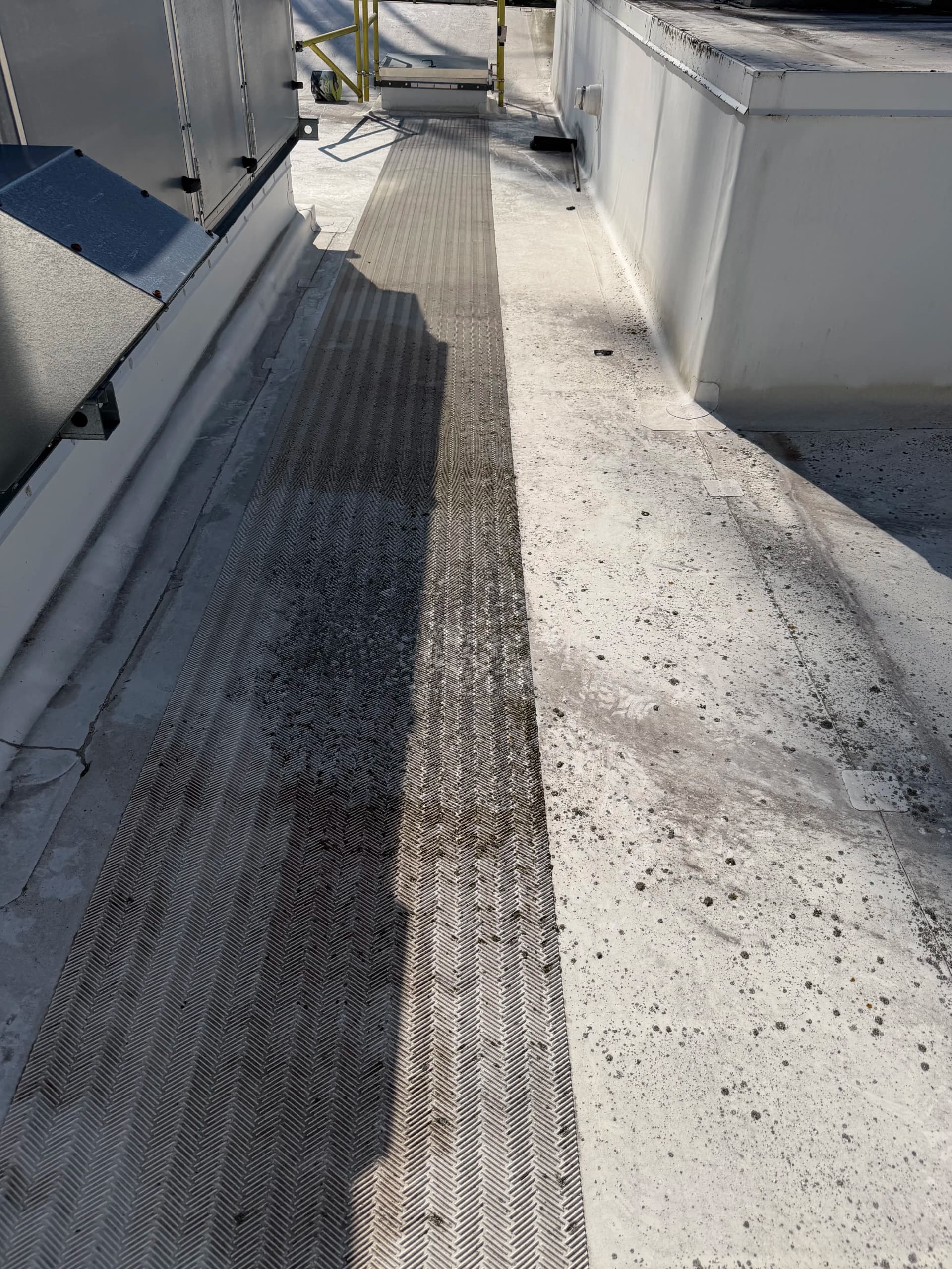 Gallery photos for 16,000 Sqft Commercial Rubber Roof Wash With 500 Solar Panels: Image #8