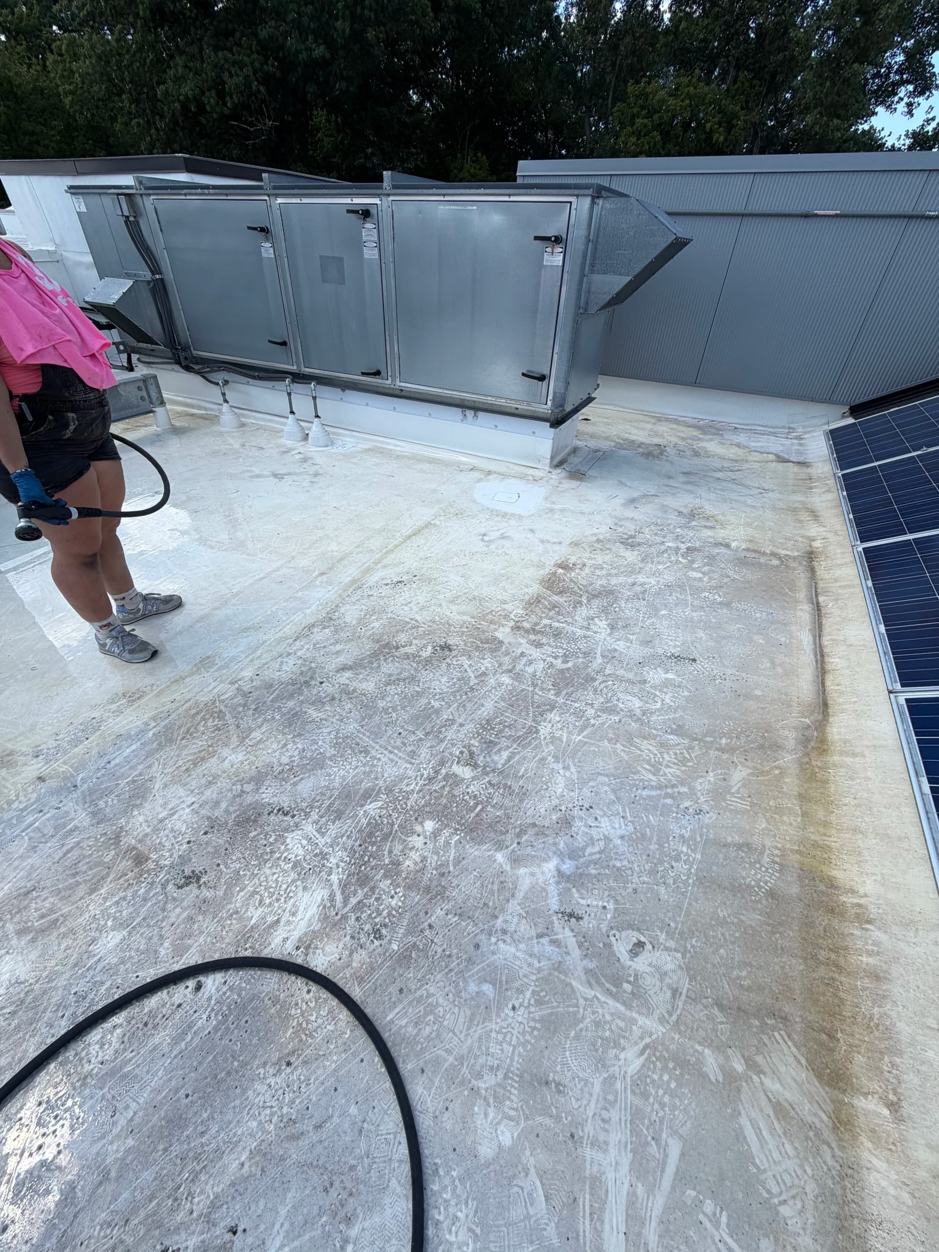 Gallery photos for 16,000 Sqft Commercial Rubber Roof Wash With 500 Solar Panels: Image #2