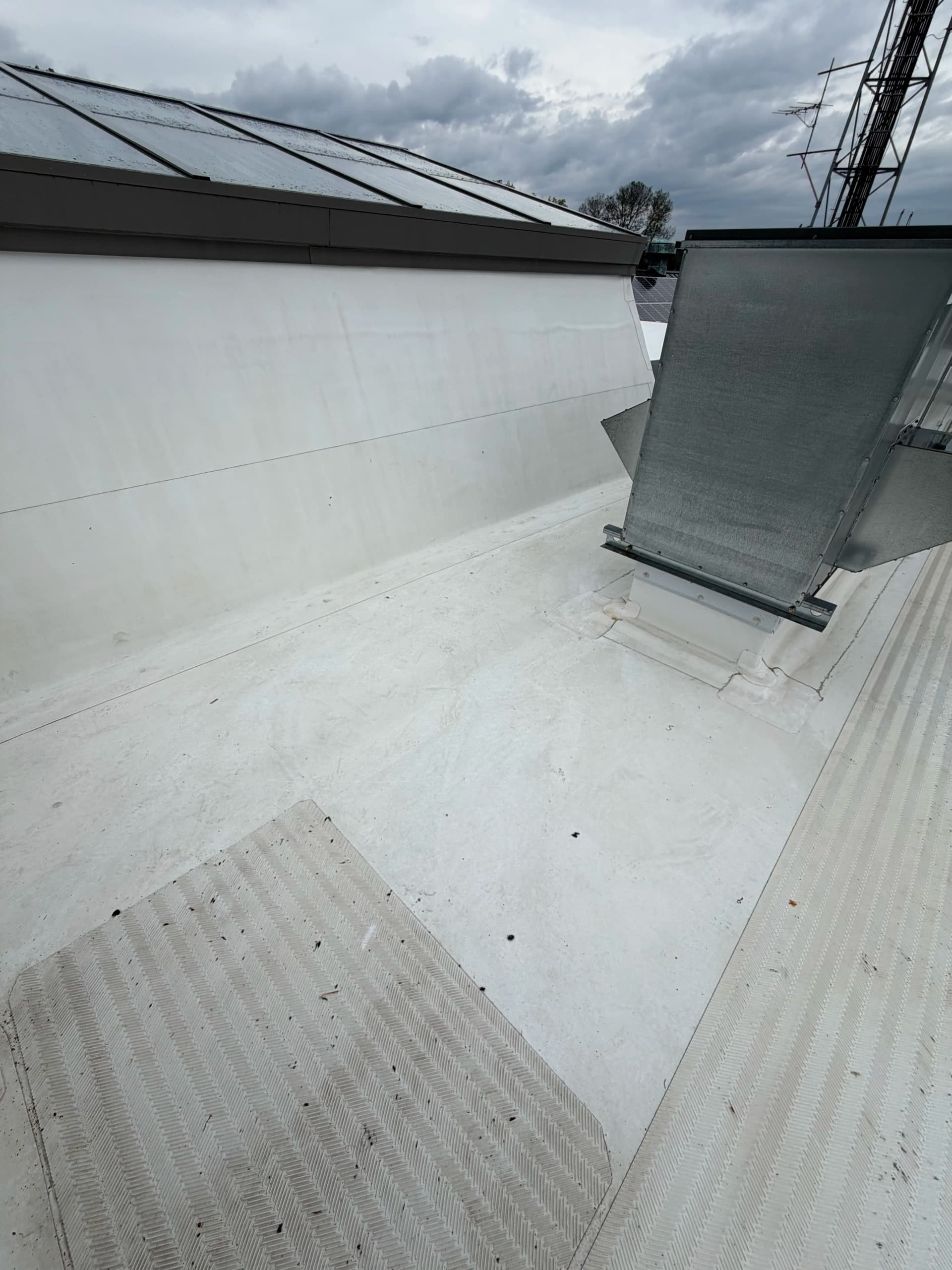 Gallery photos for 16,000 Sqft Commercial Rubber Roof Wash With 500 Solar Panels: Image #5