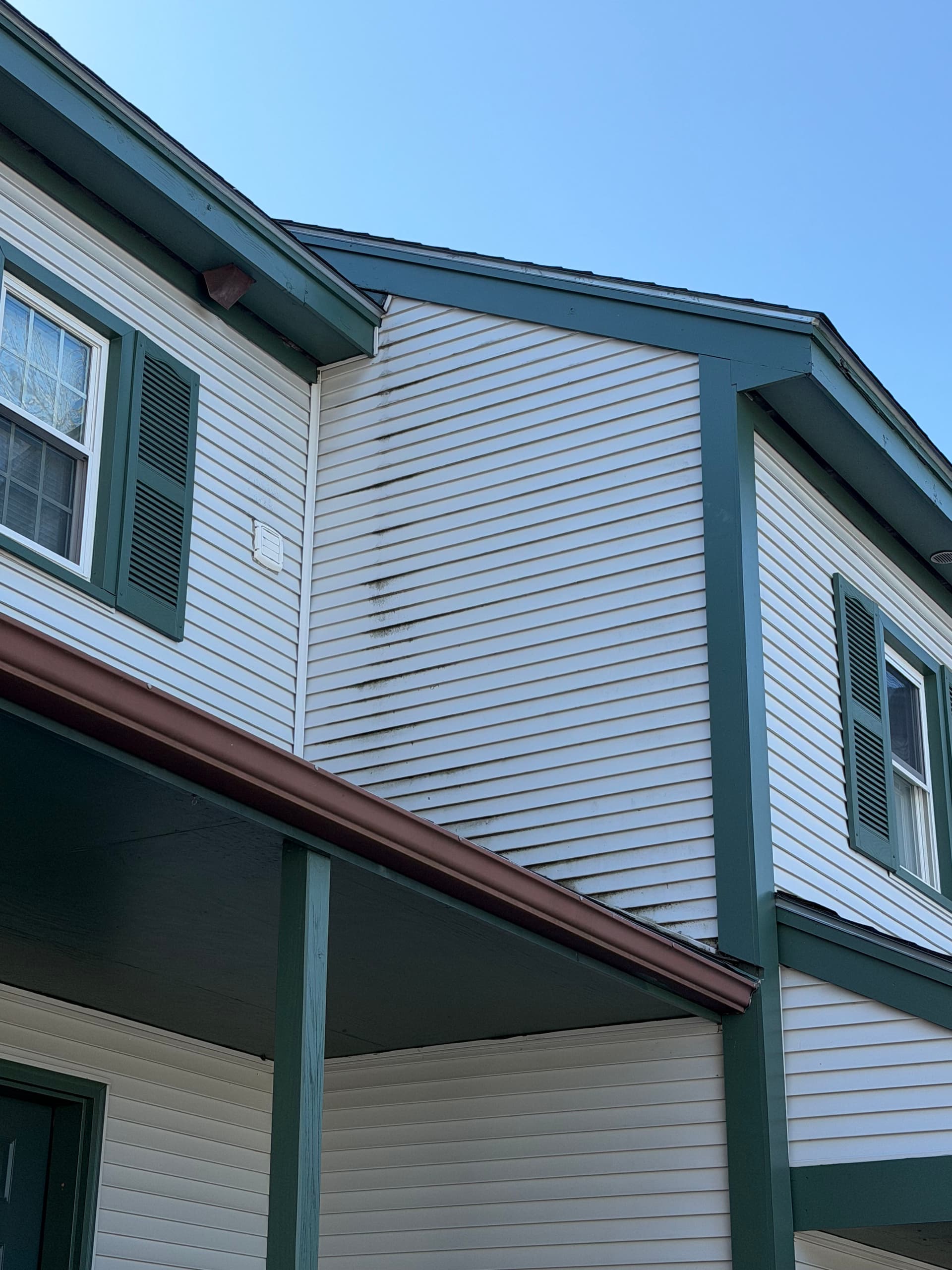 Gallery photos for 80-Unit Condo Soft Wash in Hinesburg Vermont: Image #4