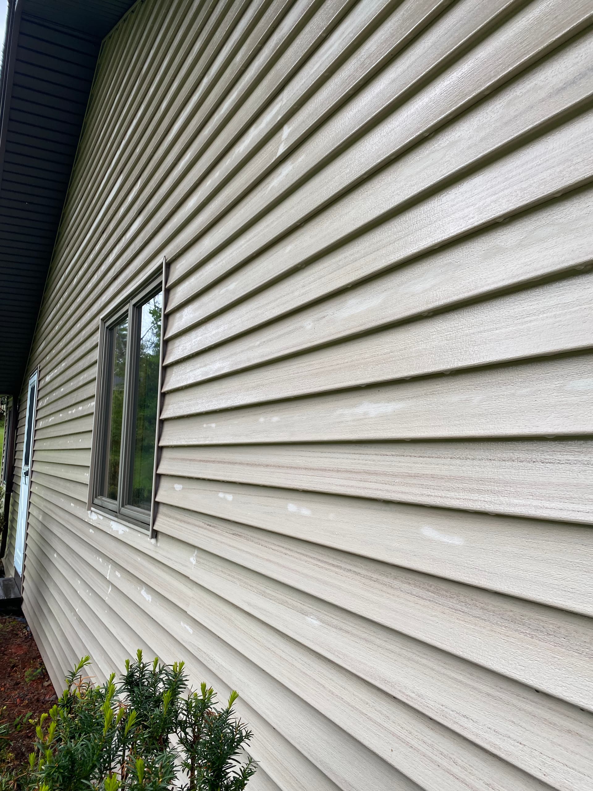 Gallery photos for Dirty Siding Cleaned Up Across Vermont Homes: Image #1