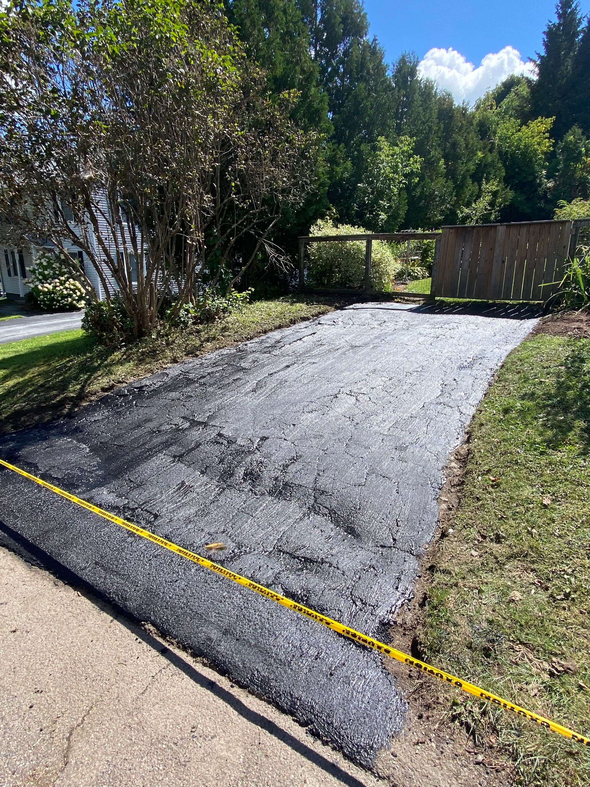 Driveway Sealcoating: Say Goodbye to Cracks and Wear