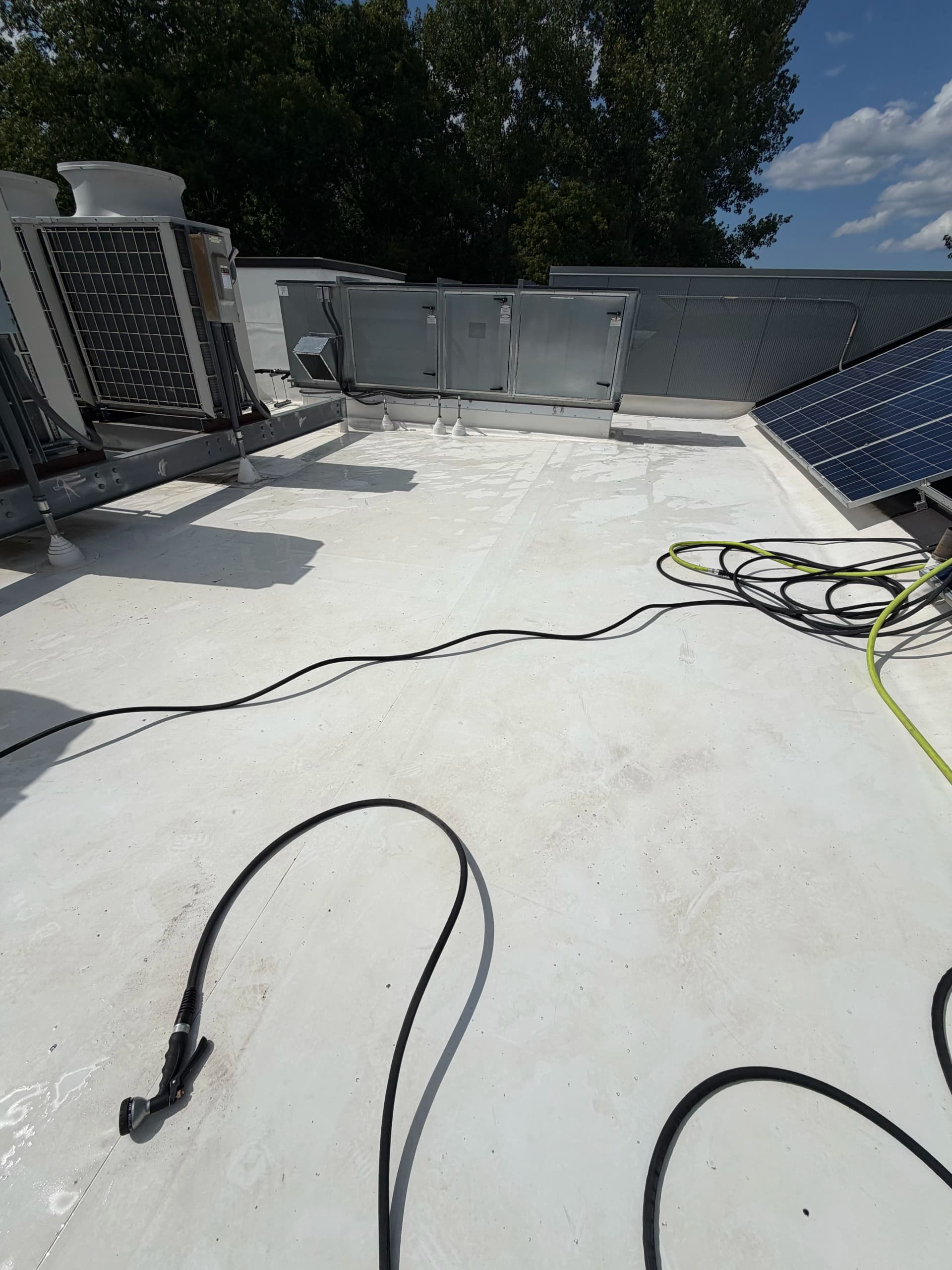 Gallery photos for 16,000 Sqft Commercial Rubber Roof Wash With 500 Solar Panels: Image #3