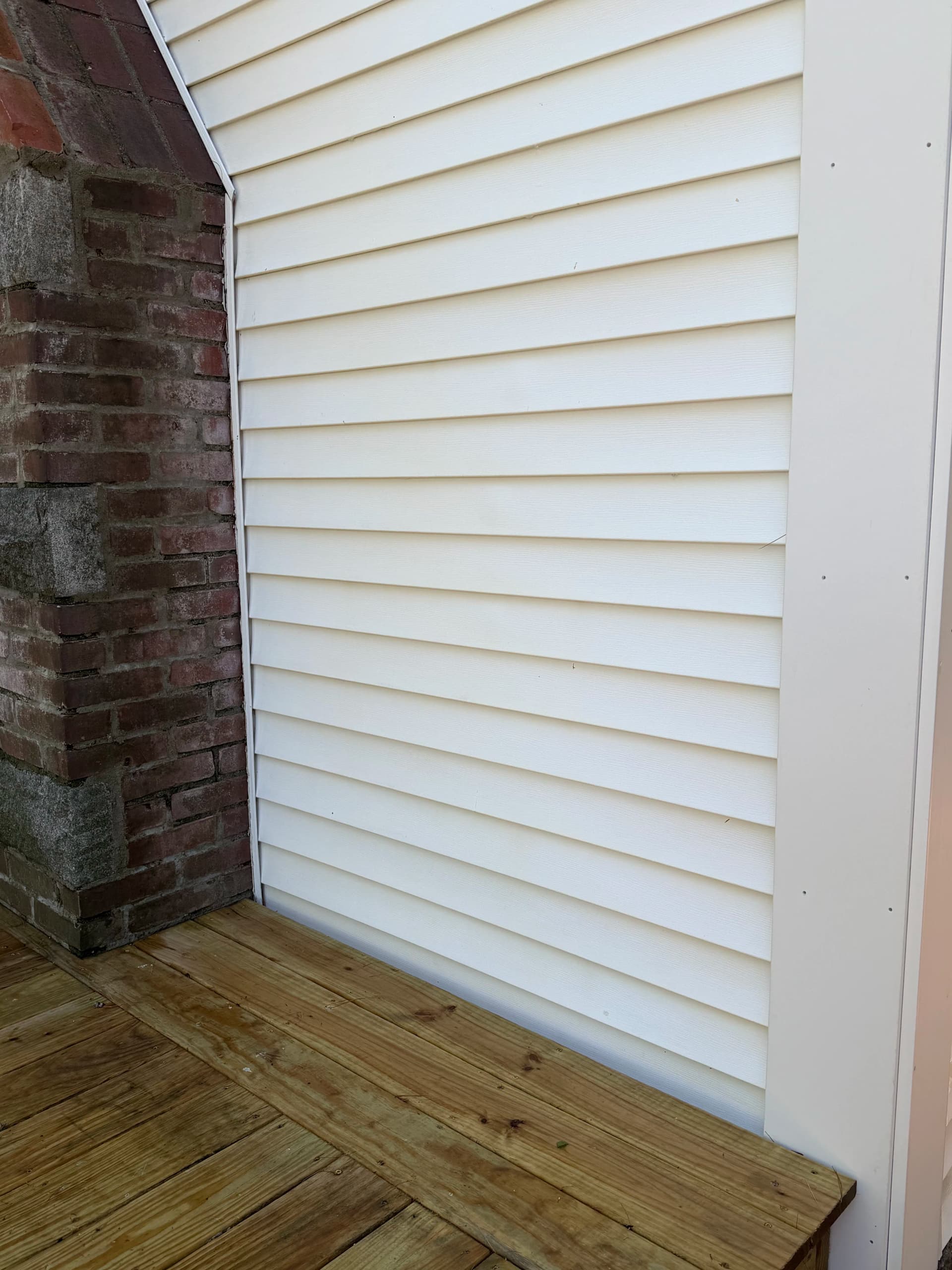 Gallery photos for Vinyl Siding Soft Wash Clears Green Grime in Montpelier: Image #5